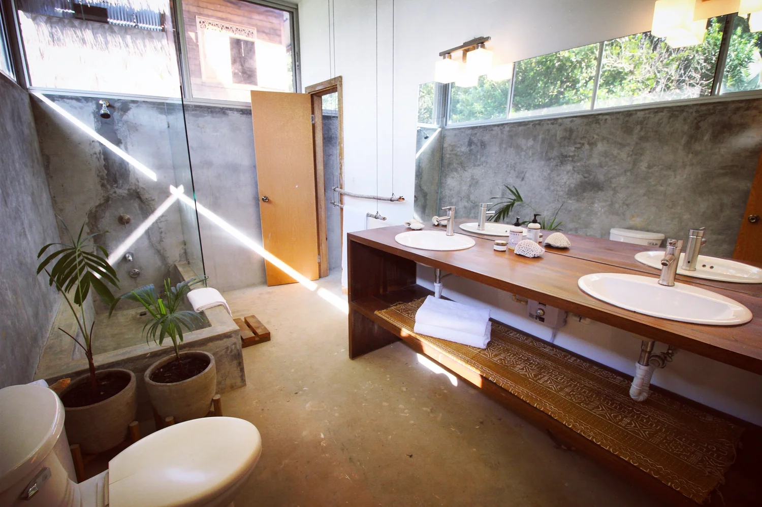 Casa Comunal dining