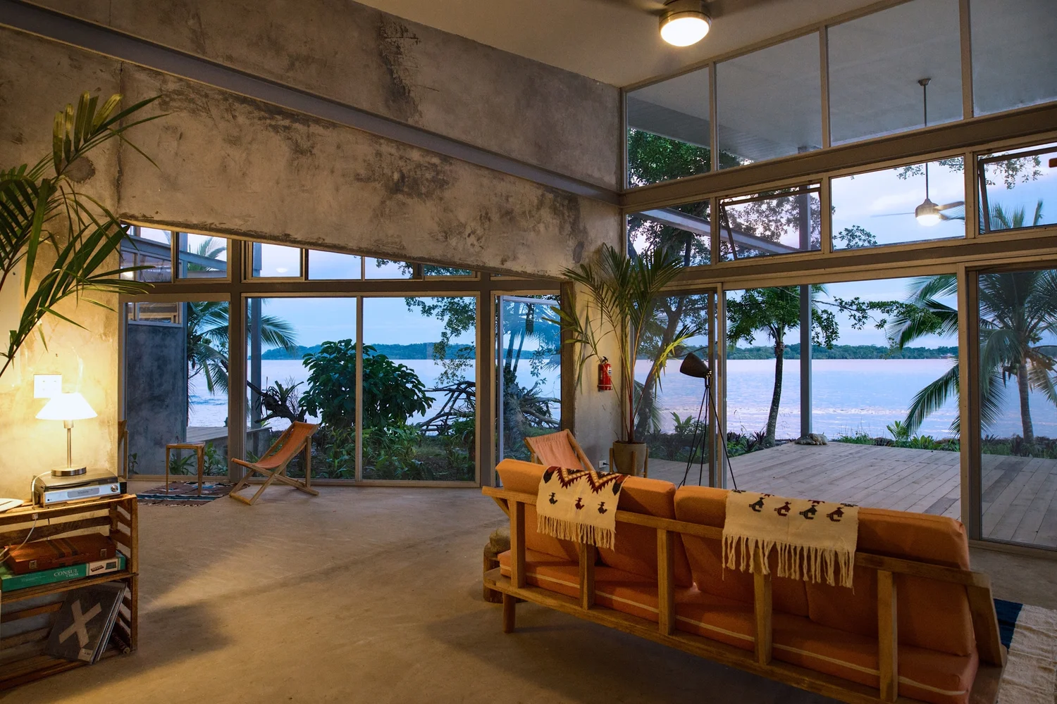 Casa Comunal interior